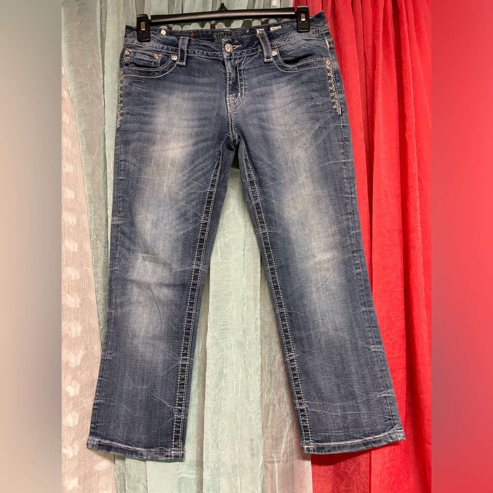 Miss me- mid-rise easy crop - size 29